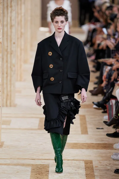 Look 3